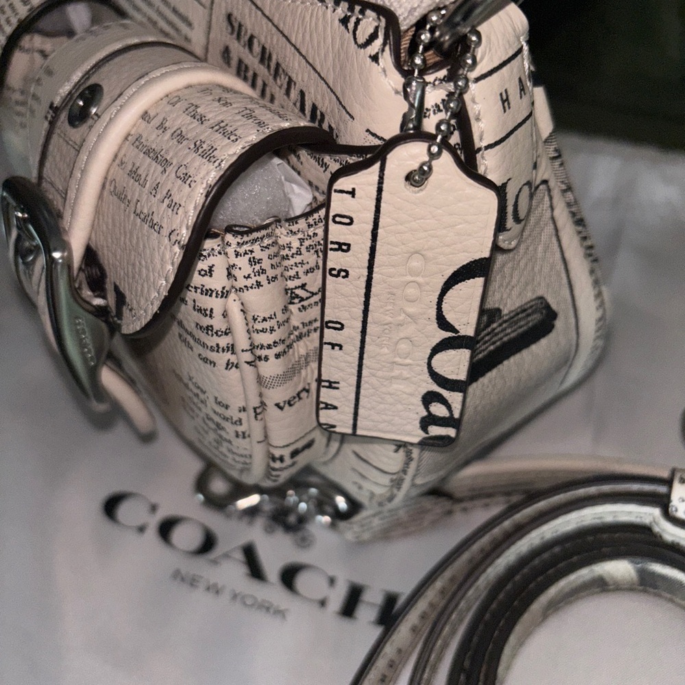 Brand New Coach Newspaper Print Shoulder Bag - Picture 10 of 16